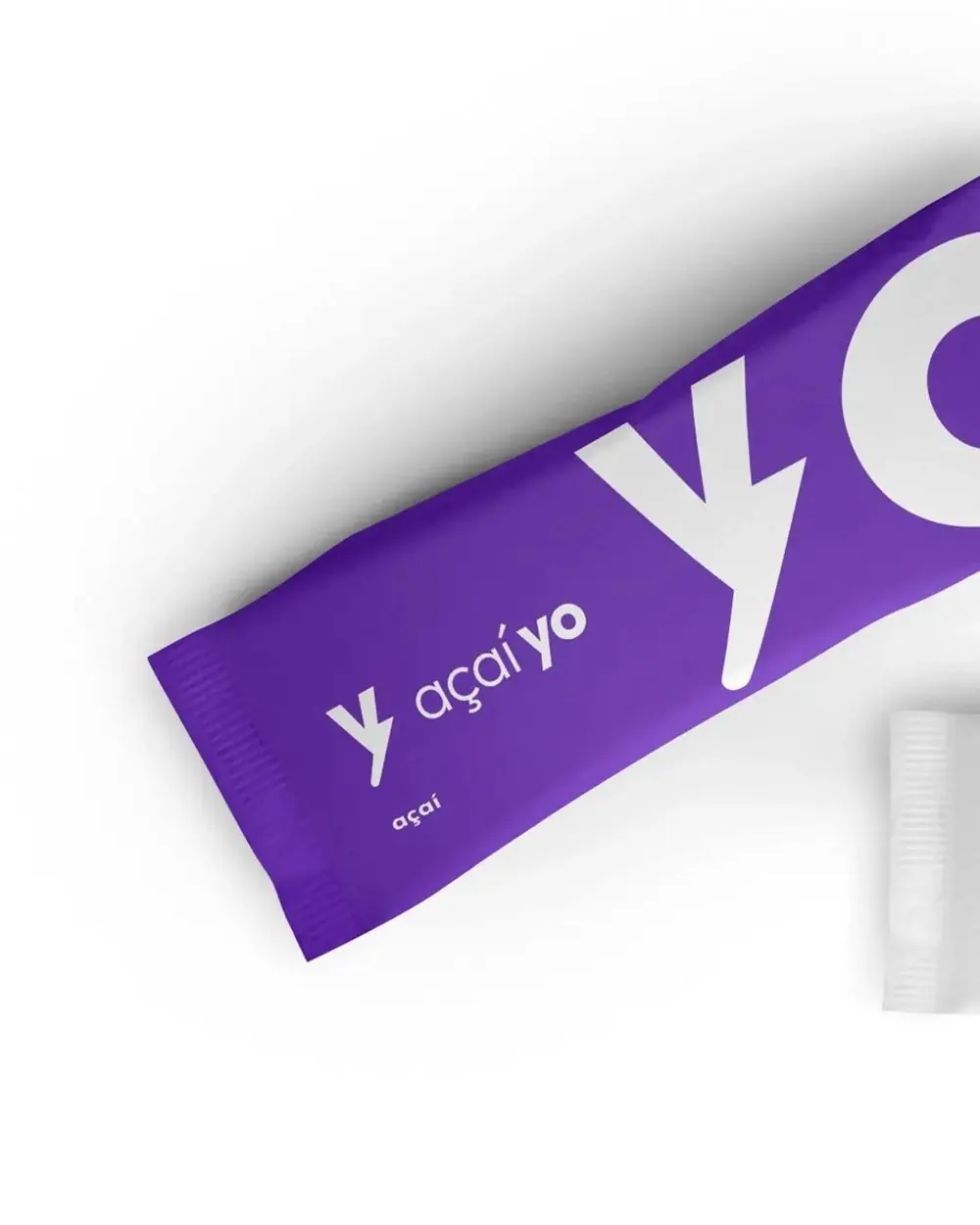 Embalagem roxa com o logotipo Açaí Yo