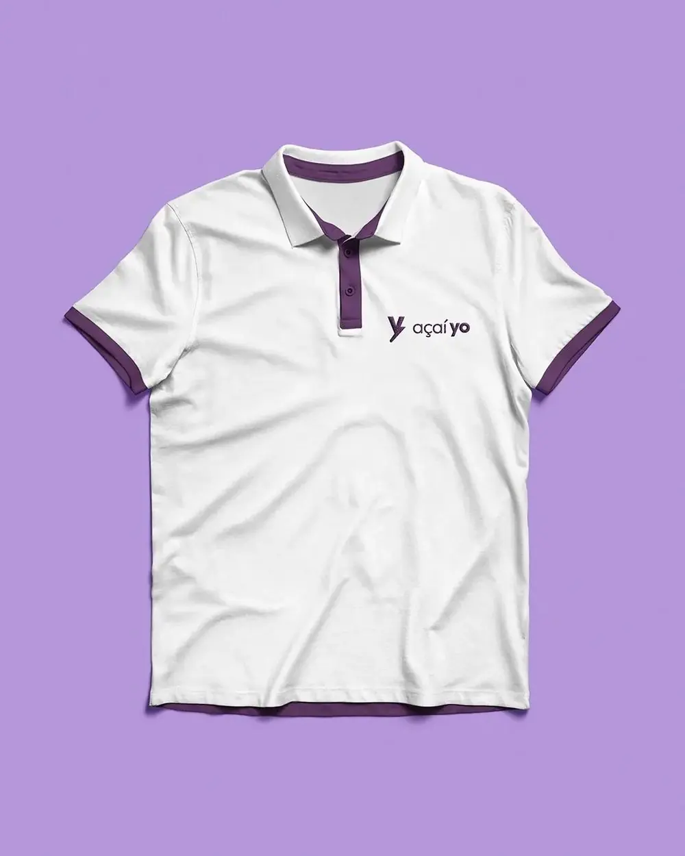 Camisa polo com detalhes roxos